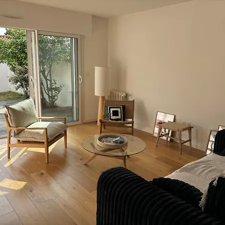 Hébergement de vacances Maison Familiale Avec Jardin Et Parking , A 300m De La