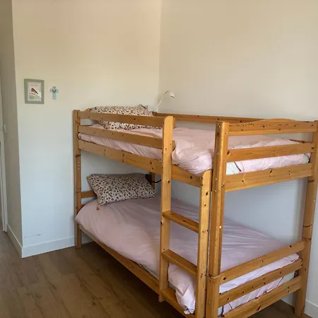 Hébergement de vacances Maison Familiale Avec Jardin Et Parking , A 300m De La