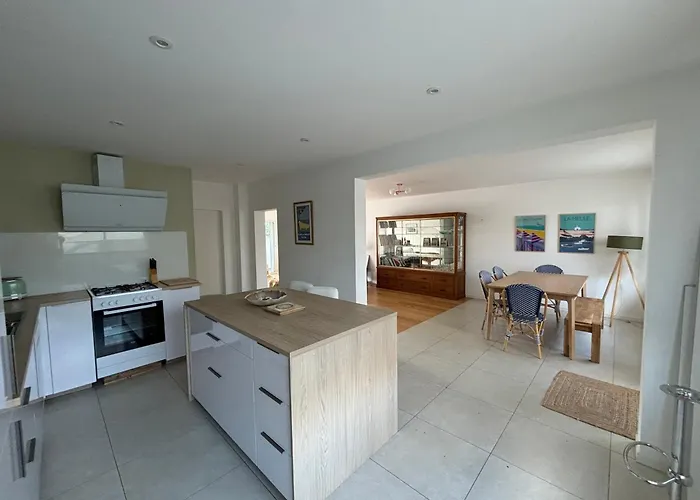 Hébergement de vacances Maison Familiale Avec Jardin Et Parking , A 300m De La *