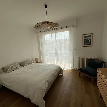 Maison Familiale Avec Jardin Et Parking , A 300m De La 度假居 莱萨布勒-多洛讷