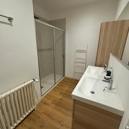 Maison Familiale Avec Jardin Et Parking , A 300m De La Vakantiehuis